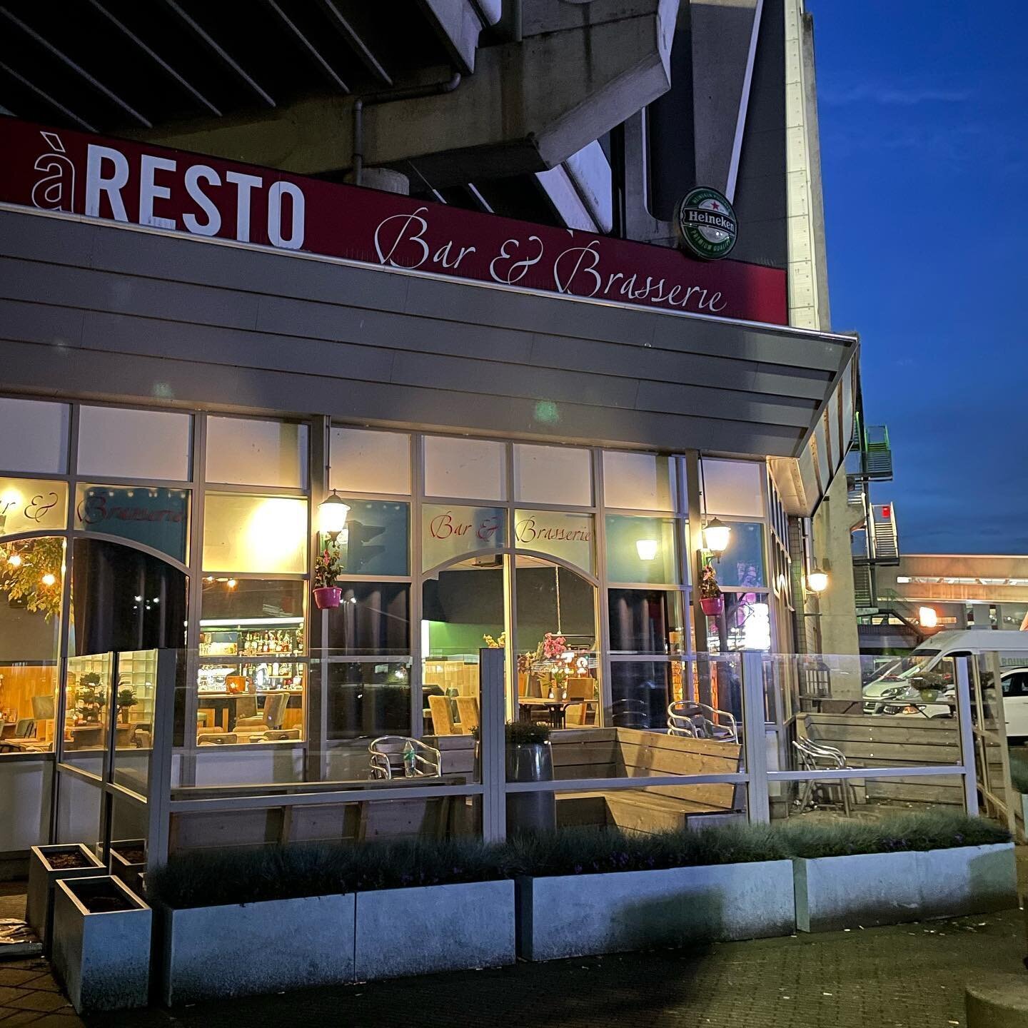 aResto Bar & Brasserie