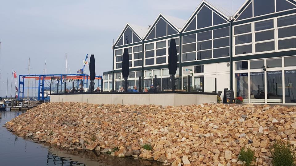 Aan Ut Water in Lelystad Eet.nu